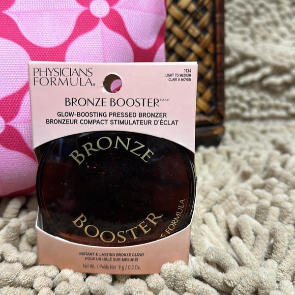 ❣️5/$25❣️Clinique makeup bag & Physicians Formula light to medium bronze booster - Picture 2 of 4